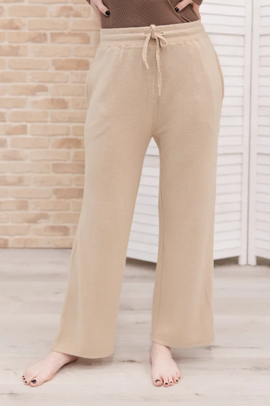 Wide Legged & Cozy Sweatpants in Sand Country