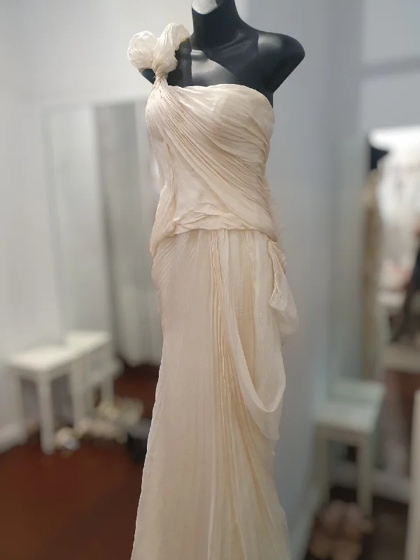 Vera Wang Pure Silk Gown