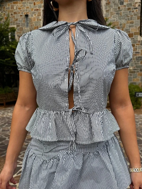 Black & White Striped Open-Front Bow Blouse garde